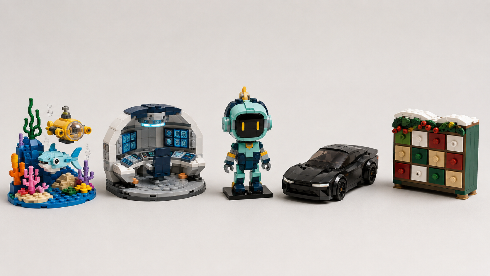 Pięć generycznych modeli z klocków na jasnym tle: scena podwodna, mostek science fiction, figurka robota, ciemny samochód i sezonowy moduł.